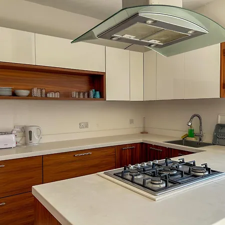 Urban Comfort 4 Bedroom Flat Apartment