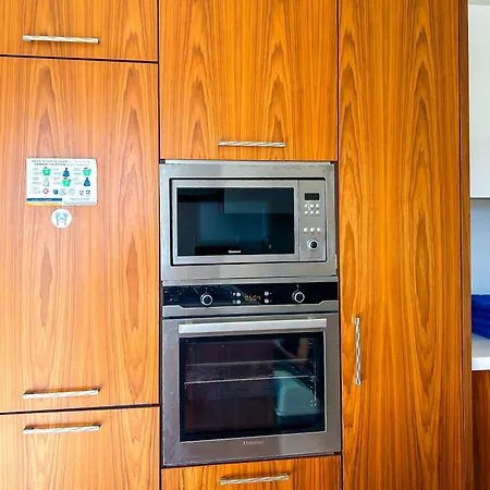 Urban Comfort 4 Bedroom Flat Apartment *
