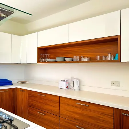 Urban Comfort 4 Bedroom Flat * Gzira