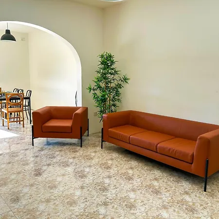 Urban Comfort 4 Bedroom Flat דירה