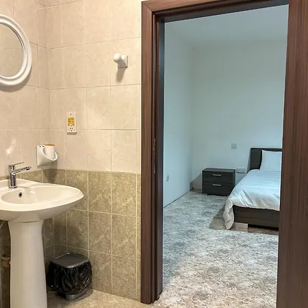 Urban Comfort 4 Bedroom Flat Apartamento Gzira